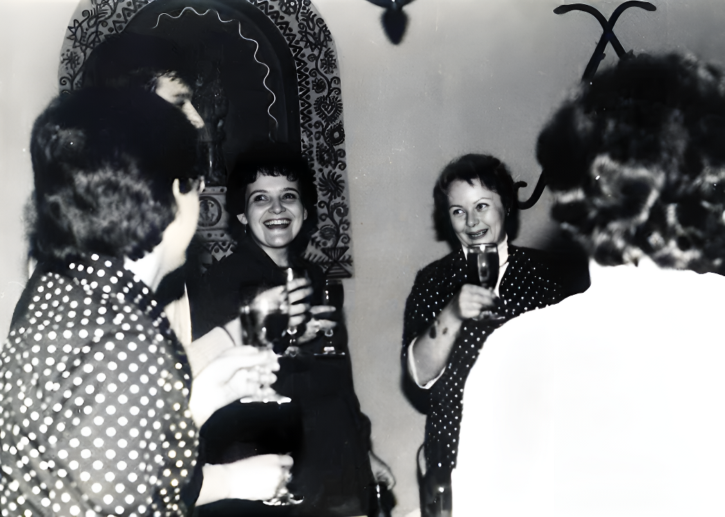OldPhotoRestorer_Sraz 1982 6.jpg