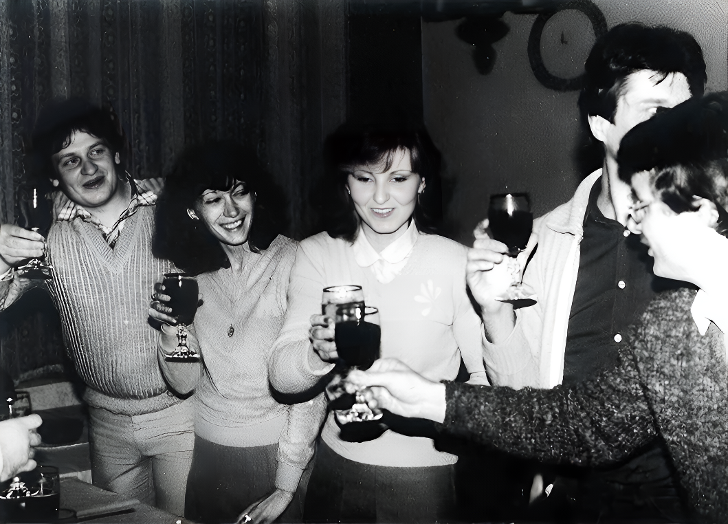 OldPhotoRestorer_Sraz 1982 9.jpg